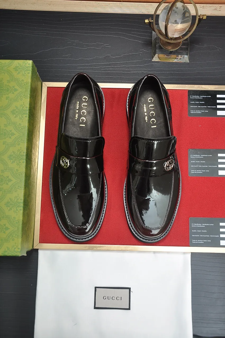 Factory price 540💶Italy’s top luxury men’s shoe giant (GUCCI) (Gucci) (full cowhide lining) new arrival🍃Original European style🔰 Pleasant to the eye😍In order to make the shoes more durable and non-deformable🌀The production continues to follow traditional methods but there is still no lack of innovation💪The original open-edge beaded cowhide is selected for the leather♻️ Smooth, natural and extra bright⭐Made of imported cowhide The rich man’s first choice 38-45 (45 customized)